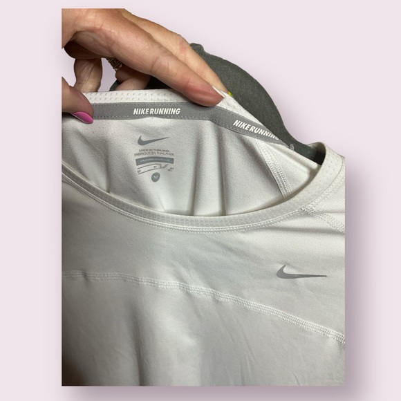 NIKE DRI-FIT running shirt, size M. - Picture 4 of 5